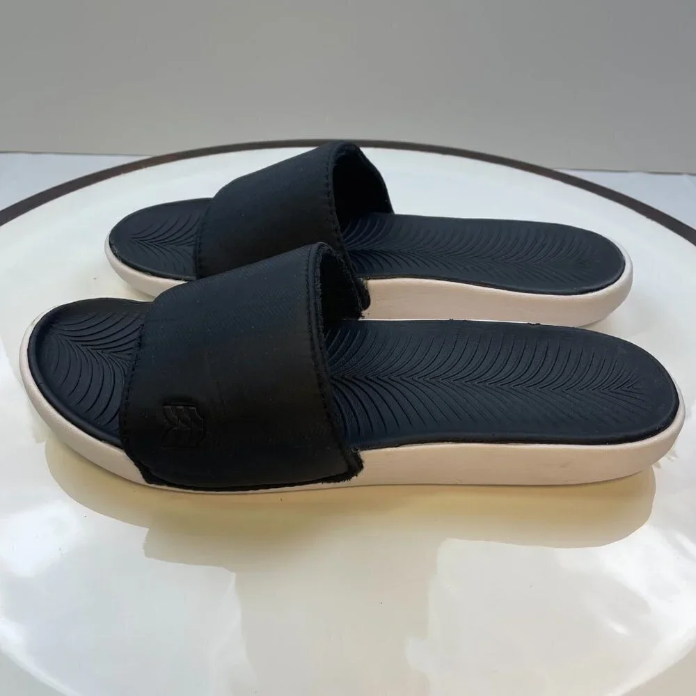 Target Kids Black Flip-flops Size 6Y